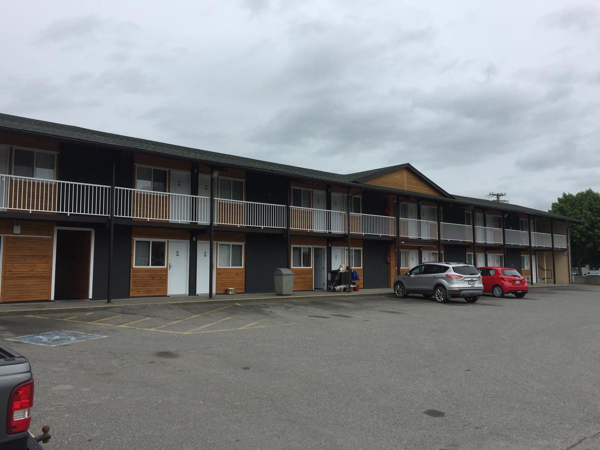 Bear Country Inn Terrace Exterior foto