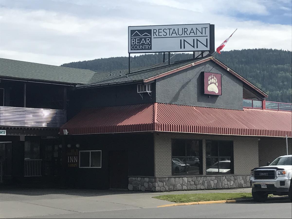 Bear Country Inn Terrace Exterior foto